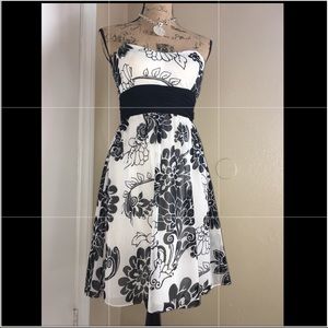 ❇️SALE ITEM❇️ White House Black Market WHBM Dress